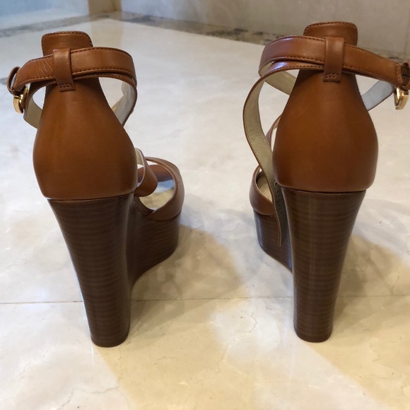 Michael Kor Platform shoes - Picture 3 of 4